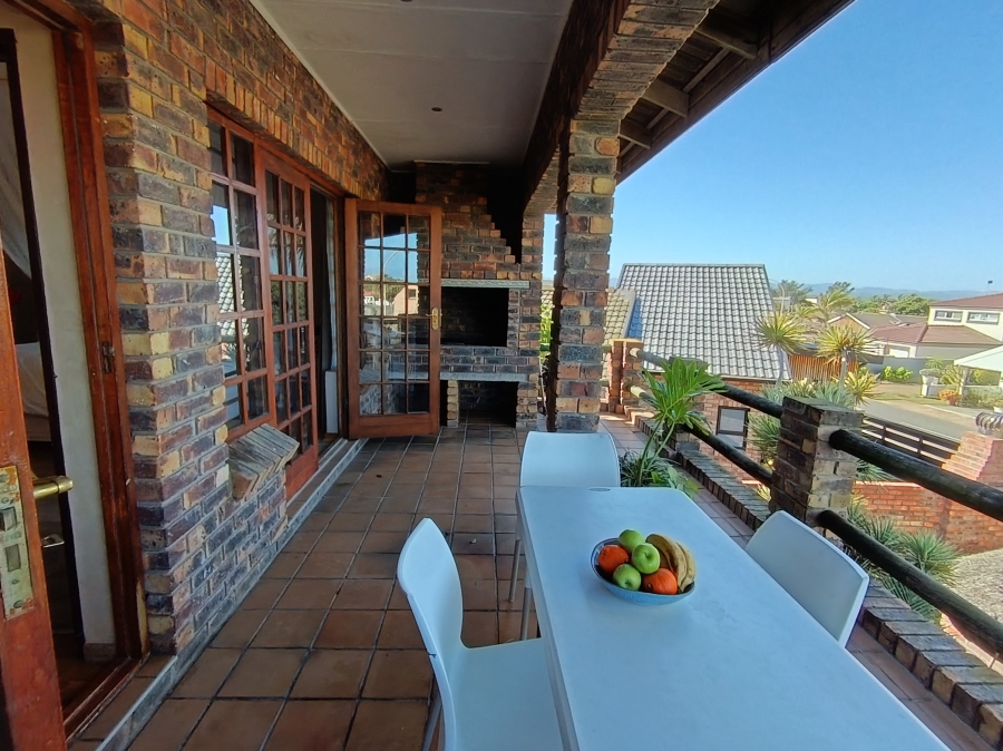 3 Bedroom Property for Sale in Wavecrest Eastern Cape